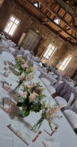 Centre de table rose pâle et blanc champêtre romantique